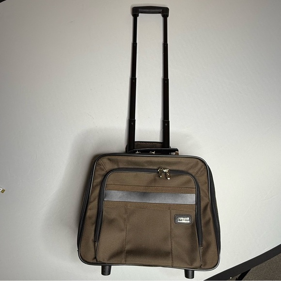 Hartmann 16" Rolling 2-Wheel Carry On Suitcase - Picture 7 of 9